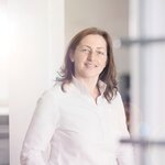 Frau lächelt in die Kamera | © Karin Lang