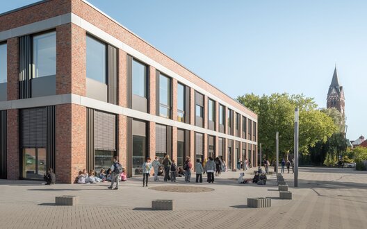 Die neue Oberschule Lehe liegt zentral im innerstädtischen Bereich | © BIS/Marcus Bredt