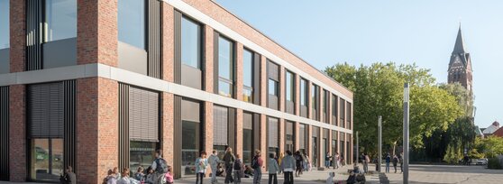 Die neue Oberschule Lehe liegt zentral im innerstädtischen Bereich | © BIS/Marcus Bredt