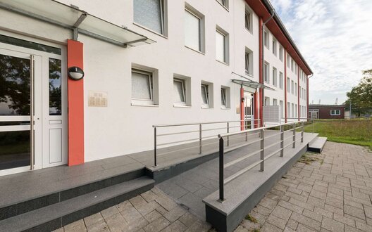 Barrierefreier Zugang zu einem Bürogebäude | © BIS/A. Schimanke 
