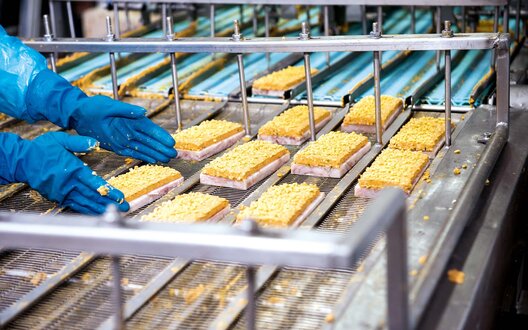 Schlemmerfilets auf einer Produktionslinie | © BIS Wirtschaftsförderung Bremerhaven