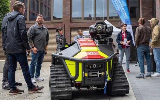 Der in Kooperation mit #MOIN entwickelte Feuerwehrroboter Magirus Wolf R I soll in Zukunft bei risikoreichen Einsätzen die Einsatzkräfte unterstützen. | © TOPAS Industriemathematik Innovation gGmbH