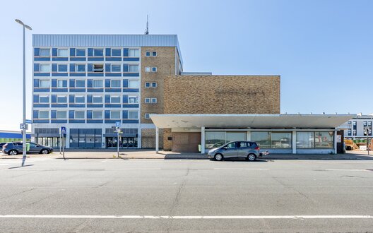 Das Gebäude hat eine klar strukturierte Form | © WFB/Björn Hake