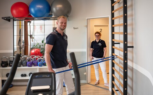 Trainingsraum von PhysioFink in Bremerhaven mit vielen Sportgeräten. | © BIS Bremerhaven/W. Heumer