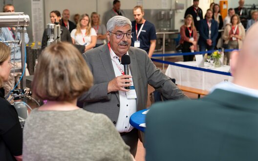 Melf Grantz, Oberbürgermeister der Stadt Bremerhaven auf dem Vorabendevent von dem Lebensmittelforum 2025 Bremerhaven.  | © BIS / David Farcas