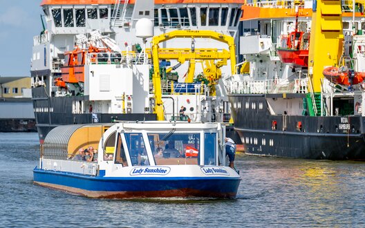 Mit der „Lady Sunshine“ geht es durch den Fischereihafen. ©WFB/Björn Hake  | © ©WFB/Björn Hake