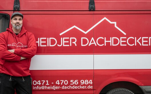 Ein Mann steht vor einem Transporter. | © BIS Bremerhaven/ W. Heumer 