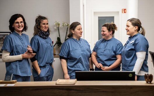 Fünf Frauen lächeln in die Kamera. | © BIS Bremerhaven/ W. Heumer 