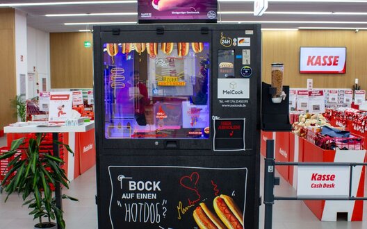 Ein Automat aus dem Hot-Dogs kaufen kann | © MeiCook