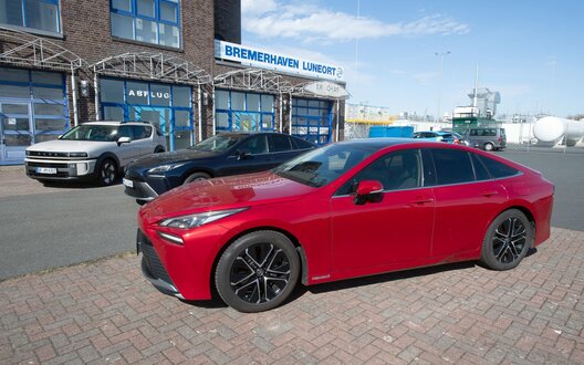 Verschiedene Hersteller präsentieren ihre Lösungen für wasserstoffbasierte Antriebsysteme beim Mobilitätstag in Bremerhaven.  | © Wolfhard Scheer