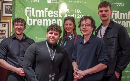 Der Bremerhavener Standortfilm wurde beim Filmpreis in der Schauburg präsentiert. Auf dem Bild von Links: Paul Fiebig, Brandon-Marlon Eden, Fee-Sophie Focke, Jan Ehlers, Jannis Welters | © Manja Herrmann