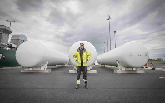 Ingenieur Kevin Schalk ist Leiter des Hydrogen Lab (deutsch: Wasserstoff-Labor) | © WFB/Jens Lehmkühler   