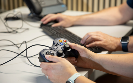 Die Steuerungsinstrumente stammen aus Computerspielen und der Xbox | © WFB/Jens Lehmkühler