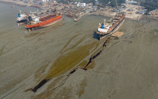 Schiffe landen zum Abwracken in Chattogram in Bangladesch | © NGO Shipbreaking Platform